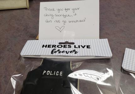 Thank you cookie and note for police officers service